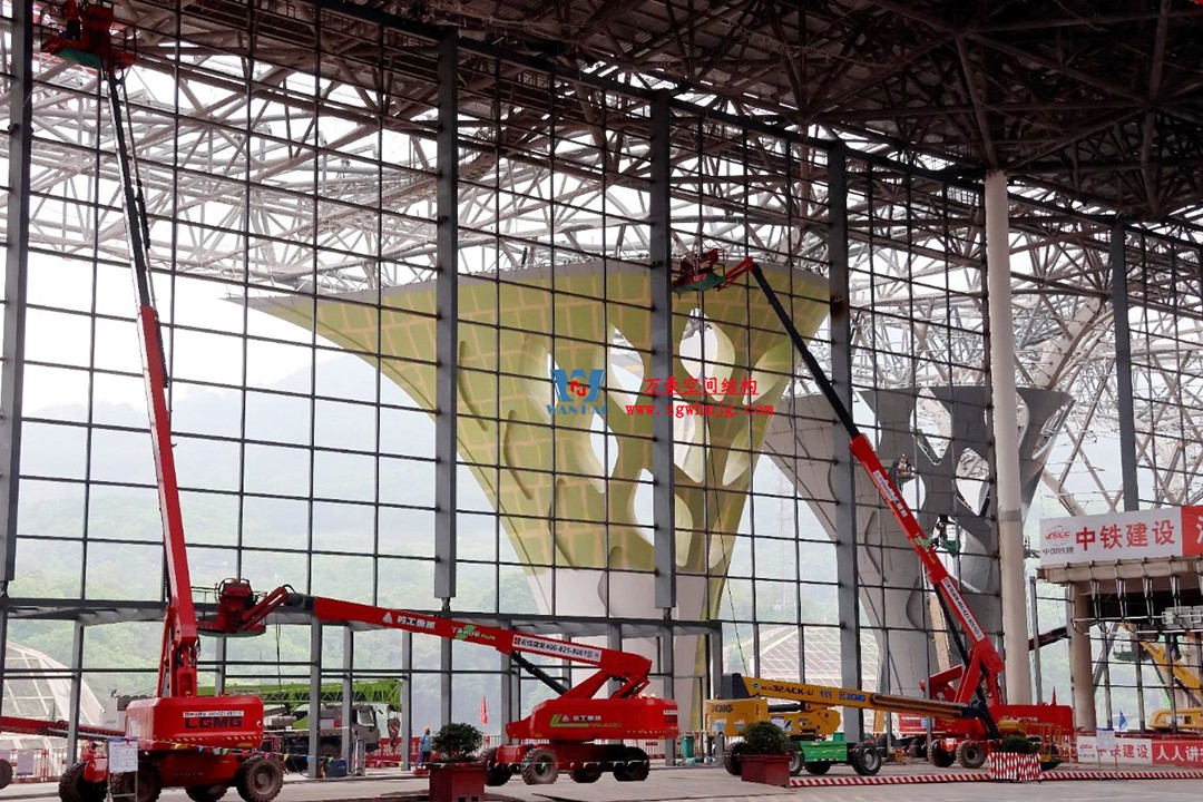 提檔提速，ETFE氣枕膜結(jié)構(gòu)天窗正在火熱施工安裝中