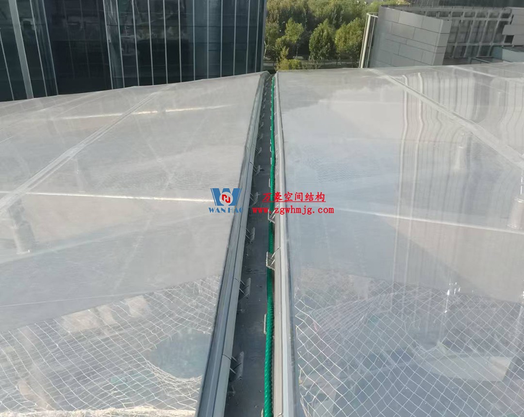 擁有夢(mèng)幻外衣的ETFE膜結(jié)構(gòu)商業(yè)天幕 擁有夢(mèng)幻外衣的ETFE膜結(jié)構(gòu)商業(yè)天幕