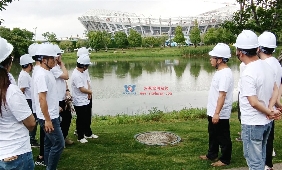 標(biāo)桿引領(lǐng)，智啟未來(lái)——萬(wàn)豪集團(tuán)營(yíng)銷(xiāo)、設(shè)計(jì)與技術(shù)骨干共赴無(wú)錫奧體中心，現(xiàn)場(chǎng)觀摩學(xué)習(xí)解鎖“創(chuàng)新密碼”