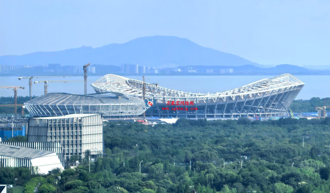 緊跟“蘇超熱浪”，火熱施工中，一只白鷺即將振翅高飛！