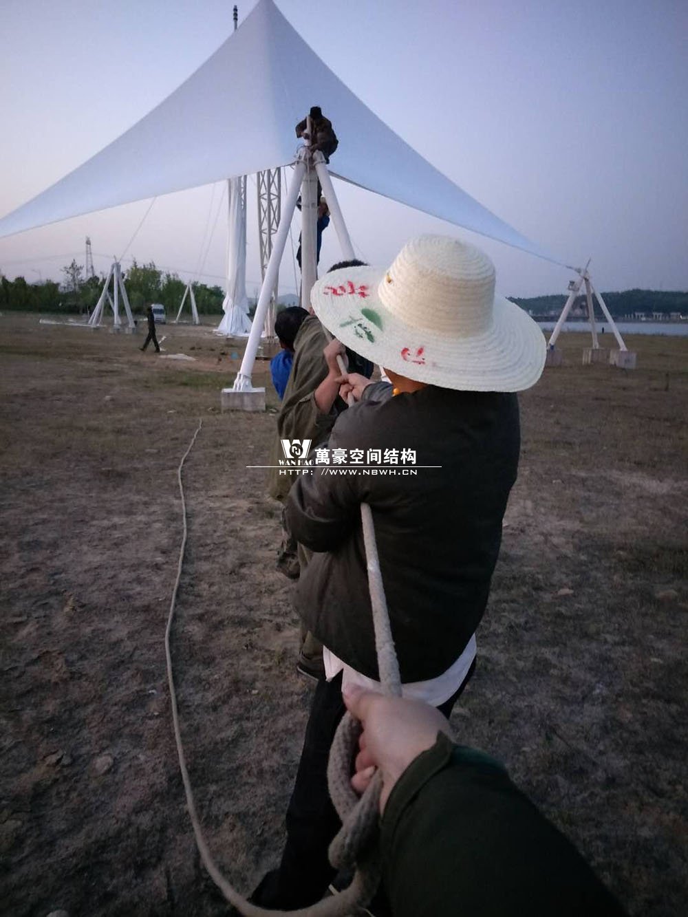 高橋?yàn)超F(xiàn)代產(chǎn)業(yè)園單飛燕、雙飛燕景觀膜結(jié)構(gòu)工程已近尾聲