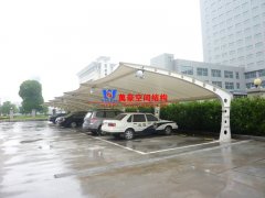 什么是鋼結(jié)構(gòu)雨棚？鋼結(jié)構(gòu)雨棚有哪些種類？