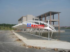 膜結(jié)構(gòu)車棚與塑膠車棚對(duì)比有哪些優(yōu)勢(shì)？